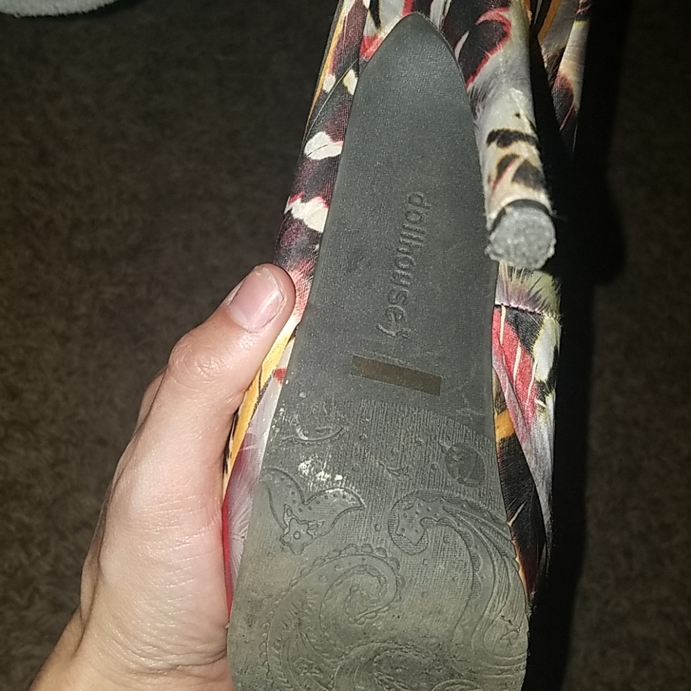 Shoes - Picture 2 of 3